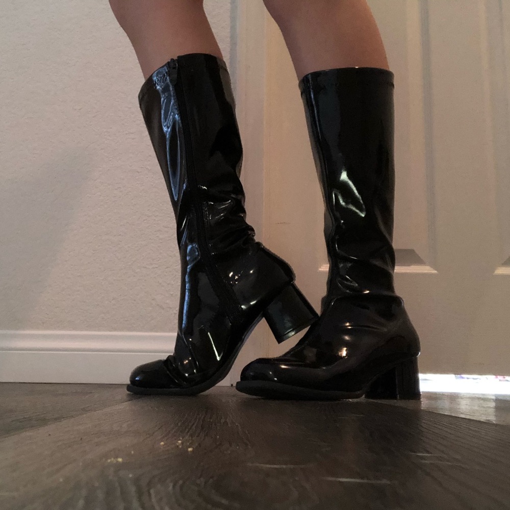 Black Gogo boots!